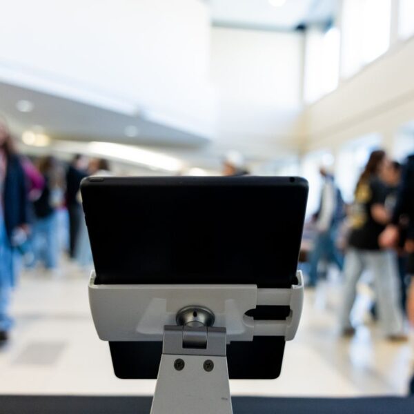 free-photo-of-modern-tablet-device-in-public-space.jpeg