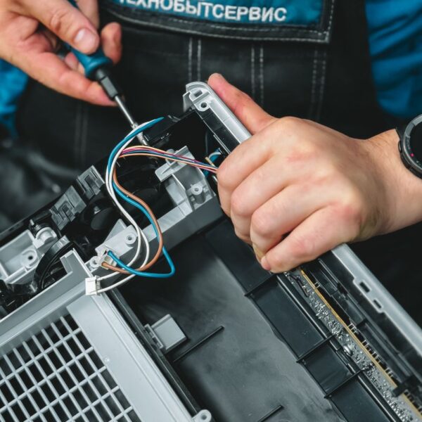 free-photo-of-technician-repairing-electronic-device-with-tools.jpeg