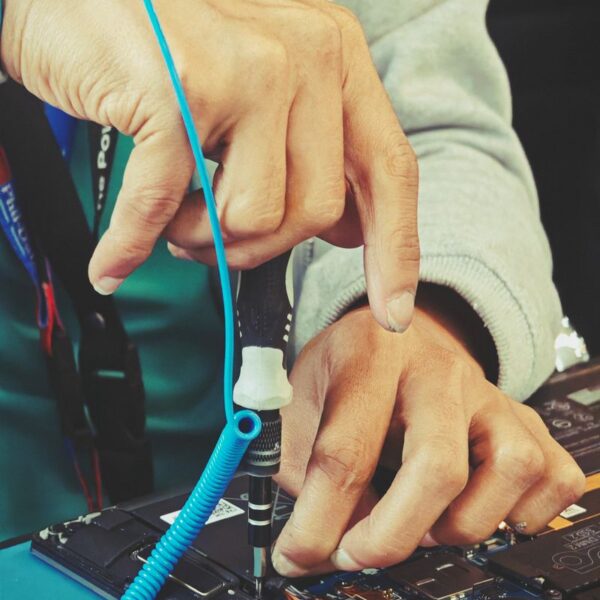 free-photo-of-technician-repairing-laptop-s-internal-components.jpeg